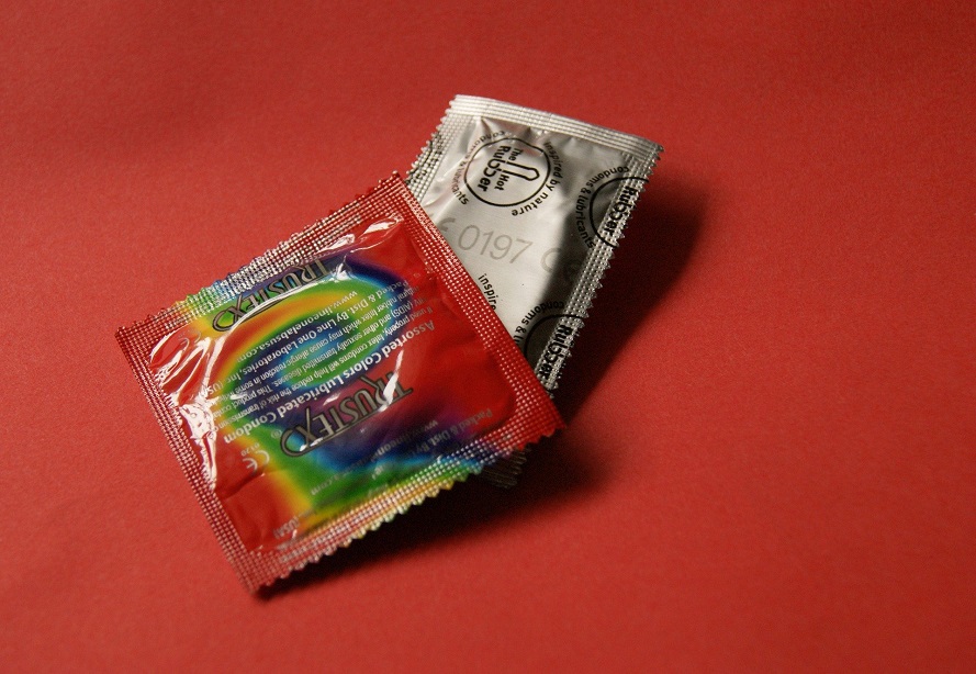 colourful-condoms-849409_1920-y.jpg